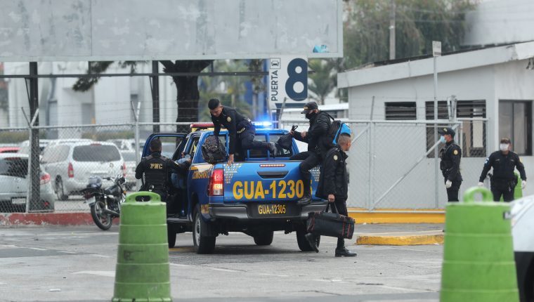 Policía guatemalteca somete a repatriados en albergues por intentar fugarse masivamente policia-guatemalteca-somete-a-repatriados-en-albergues-por-intentar-fugarse-masivamente